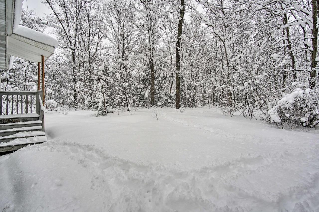 Wooded Twin Lakes Retreat 13 Mi To Lake Michigan! Exterior foto