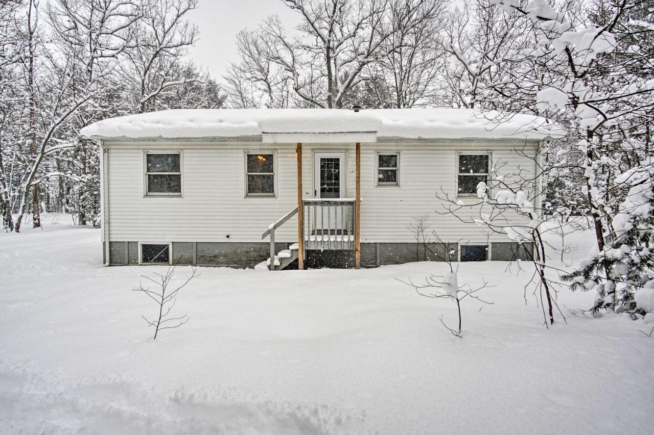 Wooded Twin Lakes Retreat 13 Mi To Lake Michigan! Exterior foto